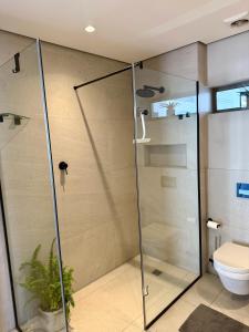 Greenpoint Hideaway Pool, Balcony, Luxury Living