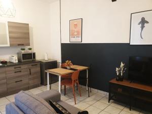 Appartements A Deux Pas des Halles - Hypercentre - Ideal Couple : photos des chambres