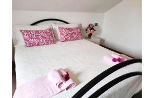 2 Bedroom Stunning Apartment In Isola Capo Rizzuto