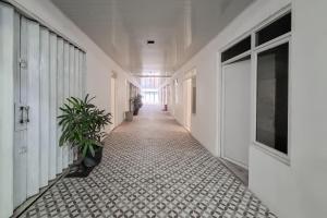 RedDoorz at Grand Mirza Near Pasar Grosir Batik Setono Pekalongan