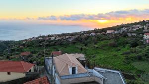 Blue Horizon, Sea and Mountain view - 4hvězdičkové hotely ve městě Estreito da Calheta