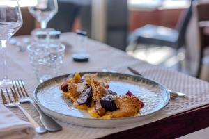 Hotels Logis Hotel & Restaurant Mediterranee : photos des chambres