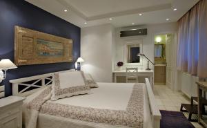 WATERFRONT LUXURY Villa