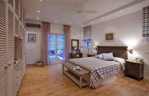 WATERFRONT LUXURY Villa