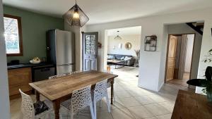 Villas Villa de vacances au coeur de la Provence pres du Mont Ventoux avec piscine et climatisation : photos des chambres