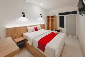 RedDoorz at Grand Mirza Near Pasar Grosir Batik Setono Pekalongan - 北加浪岸