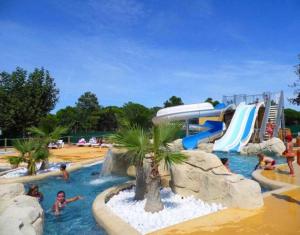 Campings Camping 4 etoiles - Parc aquatique - efaaa0 : photos des chambres