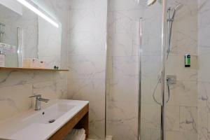 Hotels Logis Hotel & Restaurant Mediterranee : photos des chambres