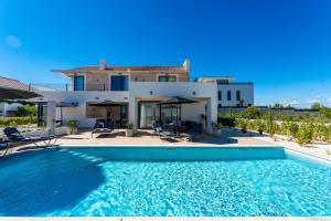 Luxury Villa Kaia - Sea View, Heated pool, Jacuzzi, Gym and Sauna