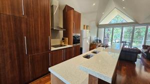 Centenary Peaks Riverview Townhouses Bright