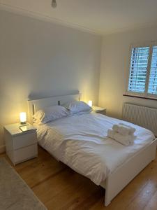 Stylish Happiness Home - Surrey