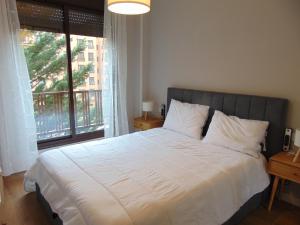 Airport Madrid Plenilunio suites beige