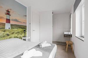 20 person accommodations in 2 houses on the water in Stavoren