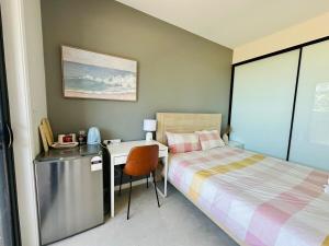 Modern Ensuite with Private Side Entry