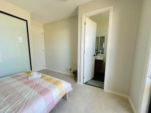 Modern Ensuite with Private Side Entry