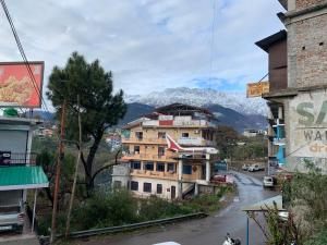 Hotel Raj Golden & Restaurant