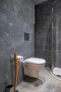 Modern apt at Thisio next to the metro station