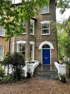 Exceptionally Large Newly-Refurbished 1-Bed Flat in Hither Green