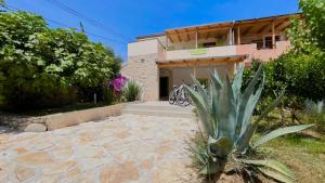 Stone & Sun Retreat with Private Pool