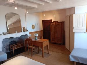 B&B / Chambres d'hotes Chambres d-hotes la Fromagerie du Relais Postal Royal : photos des chambres