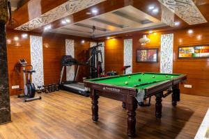 Hotel Platinum Palace Near Medanta Hospital Sector38