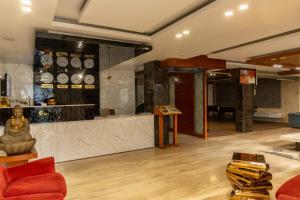 Hotel Platinum Palace Near Medanta Hospital Sector38