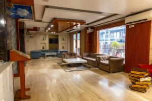 Platinum Palace Medanta Medicity