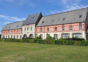 Appartements Appartement lumineux et cosy avec jardin vue sur chateau pres Port en Bessin, Bayeux et Omaha Beach : photos des chambres