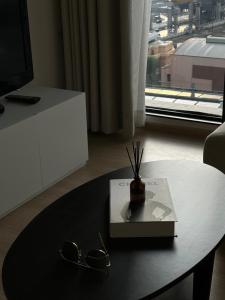 Entire apartment near train station with pool & views