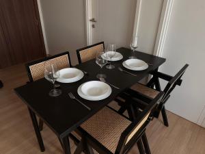 Entire apartment near train station with pool & views