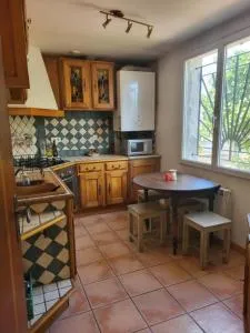 Maisonnette près du centre ville - 4 couchages dans le salon - Seillons-Source-dʼArgens