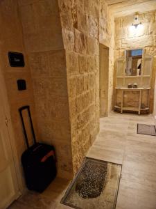 Ancient Maltese House with modern interior 3 min away from Airport TAL-PINU