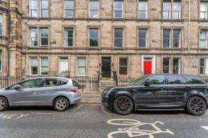 Bright and spacious flat overlooking the Meadows
