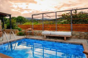 Victorias Luxury Apartment - Private Pool, Jacuzzi