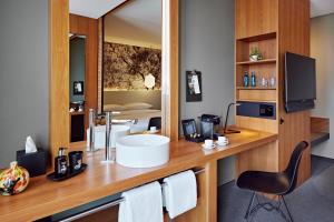 Deluxe King Room room in me and all hotel düsseldorf