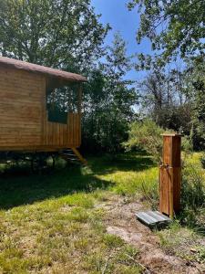 Appartements Roulotte insolite en pleine foret- Domaine Temali : photos des chambres
