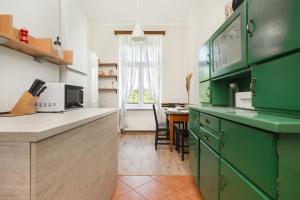 Komfortowy Apartament Blisko Rzeki we Wrocławiu z Biurkiem i Wanną by Noclegi Renters
