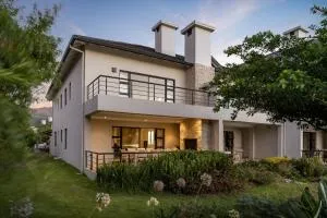 Pearl Valley family golf lodge on nature lake with mountain views - Simondium