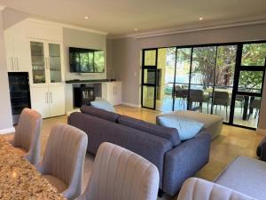 Pearl Valley family golf lodge on nature lake with mountain views