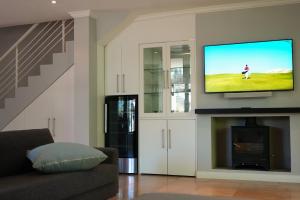 Pearl Valley family golf lodge on nature lake with mountain views