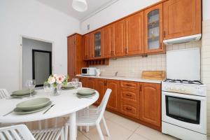 Apartament w Sercu Krakowa z Dwoma Sypialniami by Rent like home