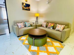 Skyhigh Luxuria Near Airport Spacious CityCenter