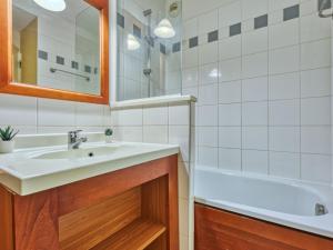Apartment Les Grands Pins-3 by Interhome