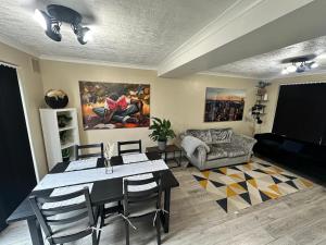 Modern 3-Bed House Contractor Stay in Kent, Medway - Rochester Strood with Parking & WiFi for Long Stays