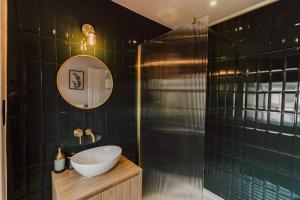 Boujee, Chic Apartment