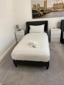 Modern 3-Bed House Contractor Stay in Kent, Medway - Rochester Strood with Parking & WiFi for Long Stays