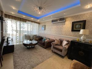 Danaos 2 bedroom apt with outdoor pool