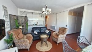 RESIDENCE DU SOLEIL Spacieux T3 traversant face à la mer au port - 2 chambres - Parking