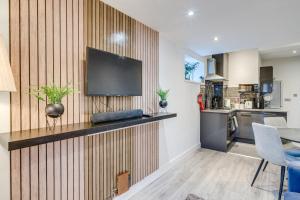 Cosy 1Br Relocation Contractors Family with parking