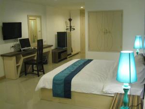 The Pacific Cool Chic